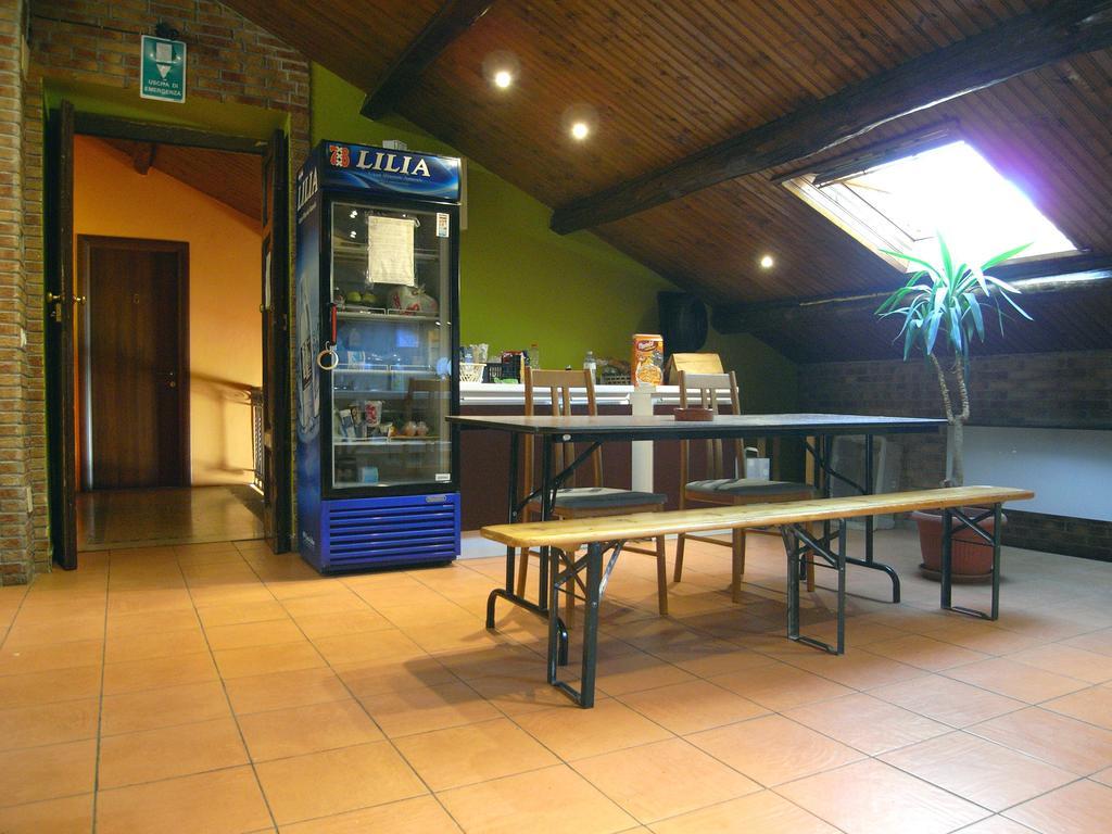 Hostel California Milaan Buitenkant foto