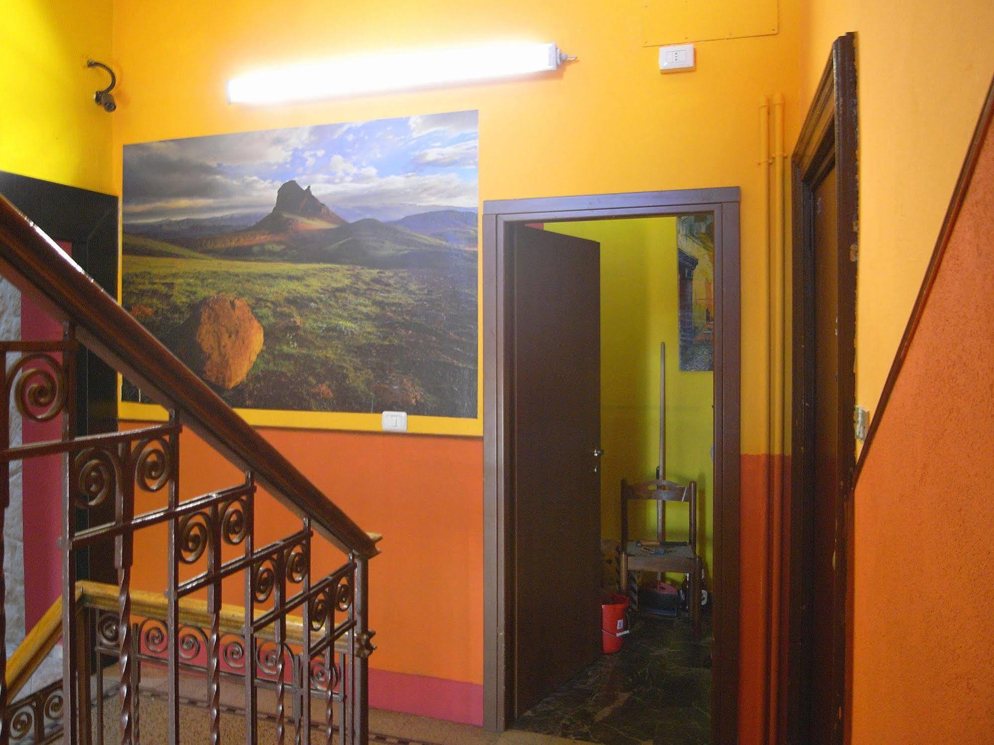 Hostel California Milaan Buitenkant foto