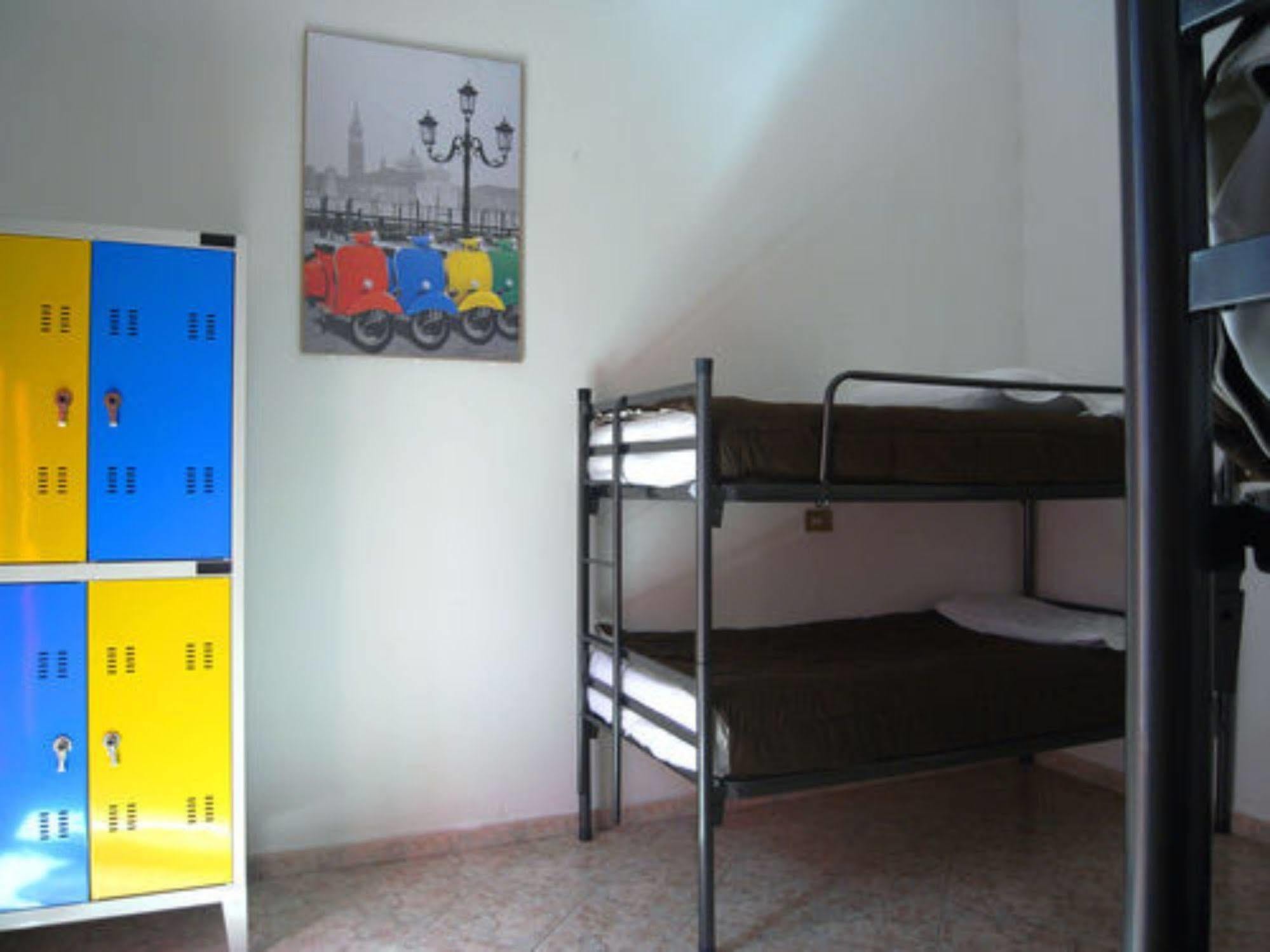 Hostel California Milaan Buitenkant foto