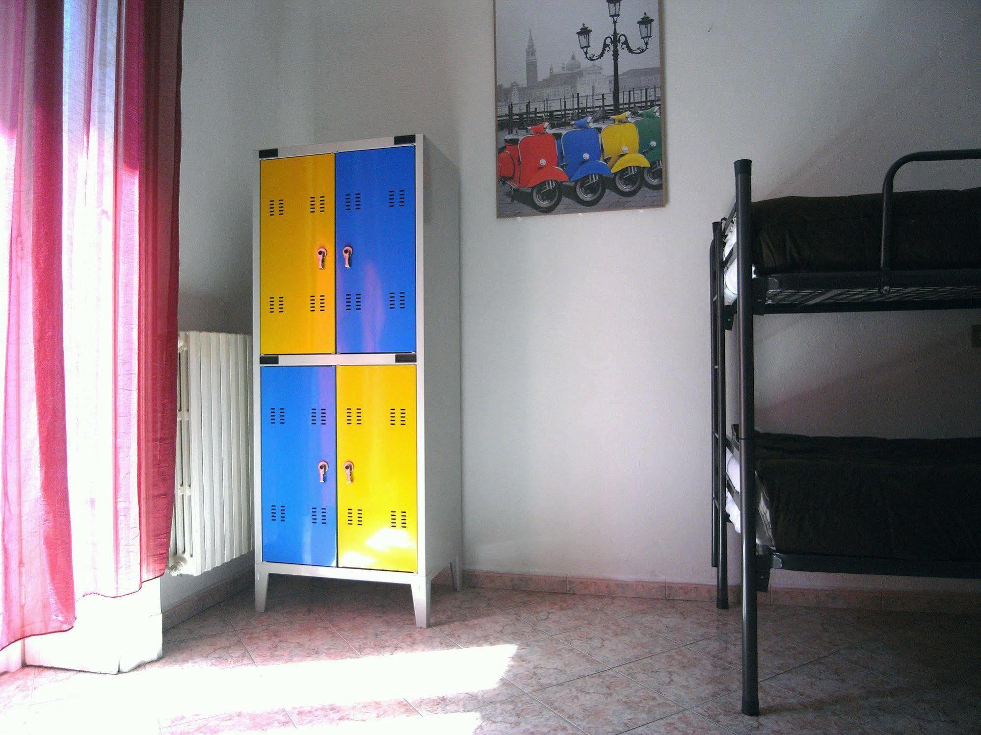Hostel California Milaan Buitenkant foto