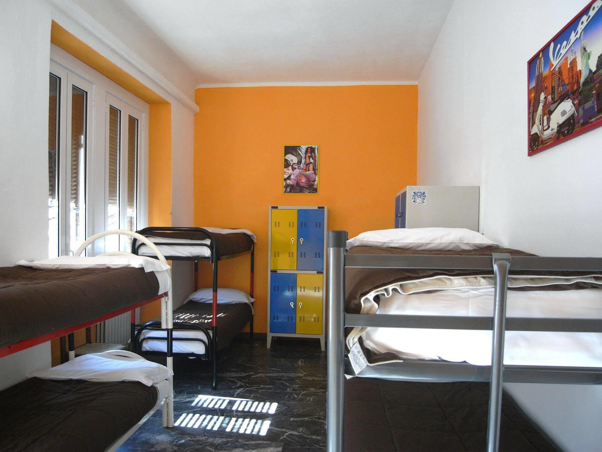 Hostel California Milaan Buitenkant foto