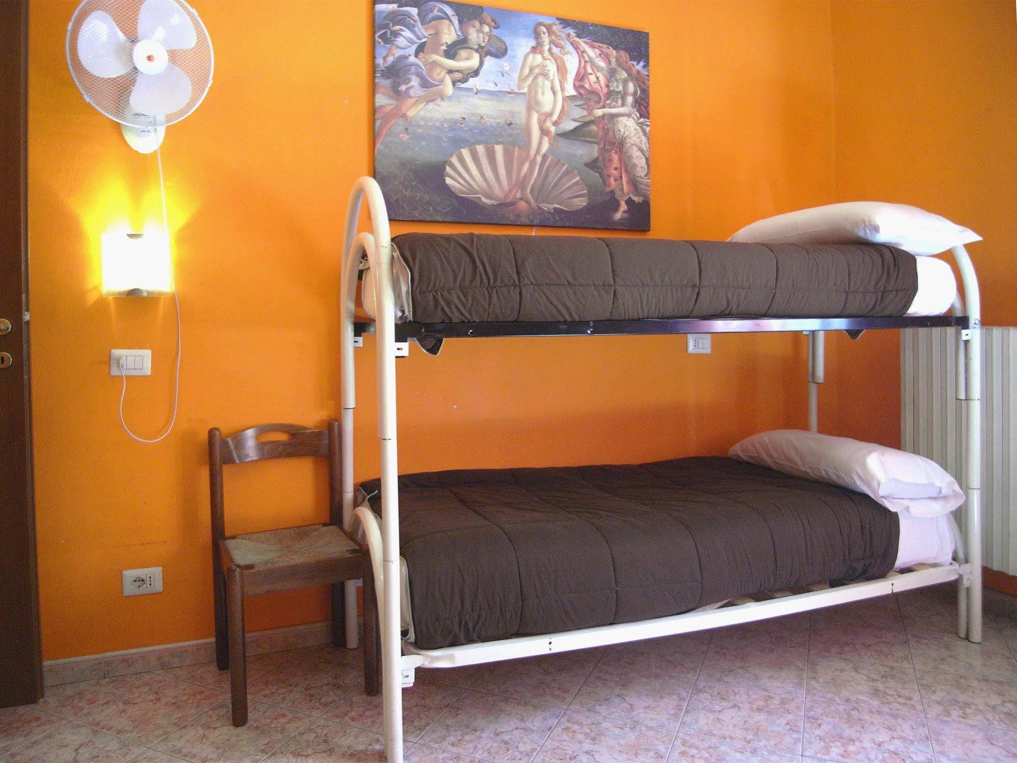 Hostel California Milaan Buitenkant foto