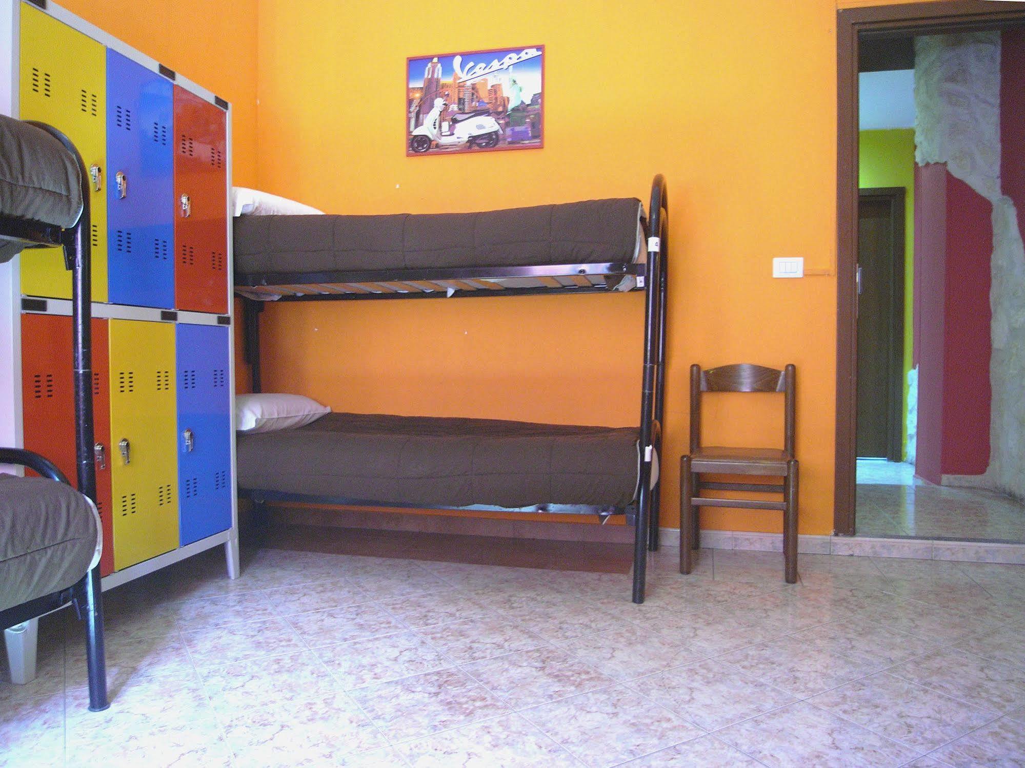 Hostel California Milaan Buitenkant foto