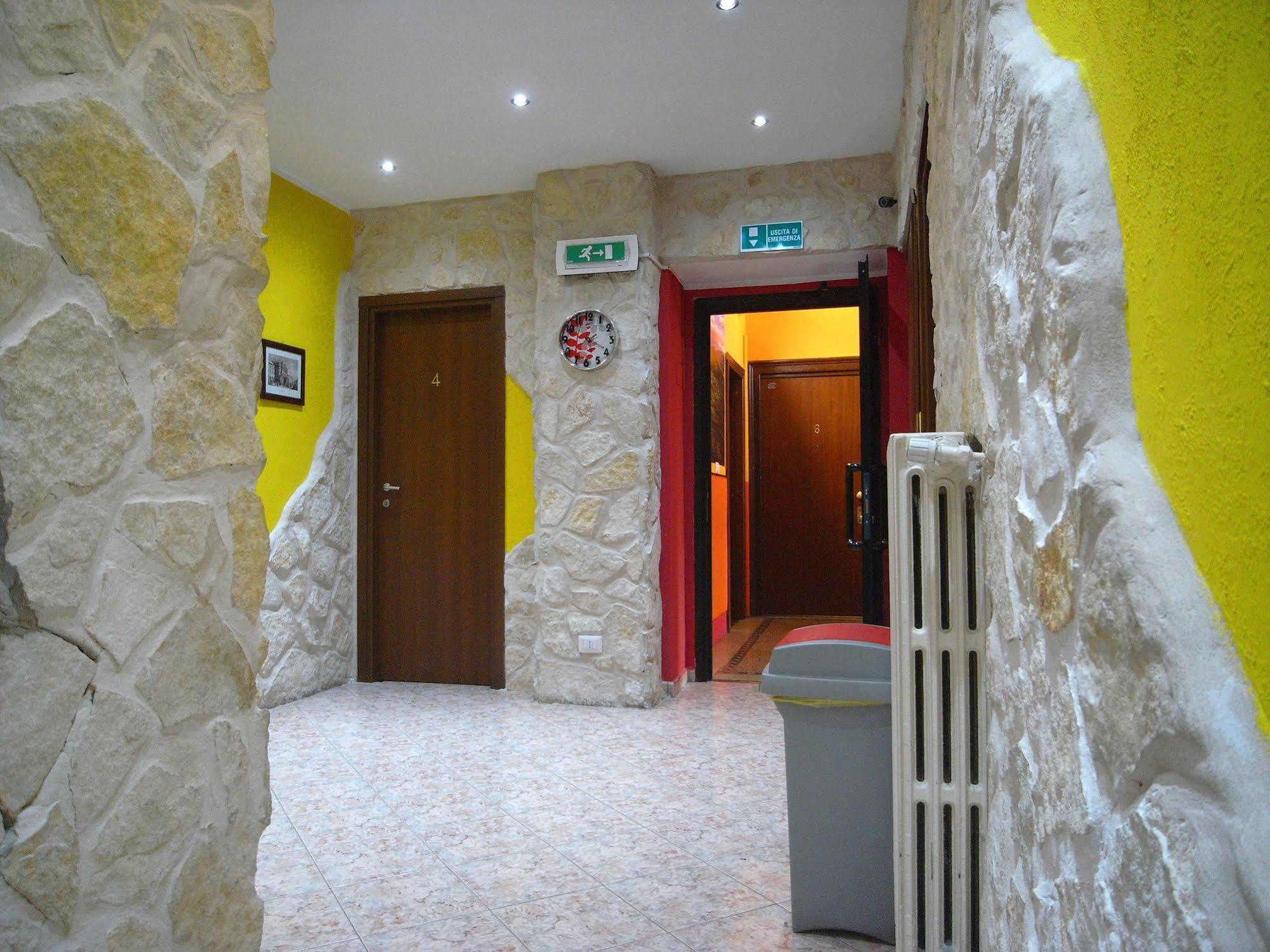 Hostel California Milaan Buitenkant foto