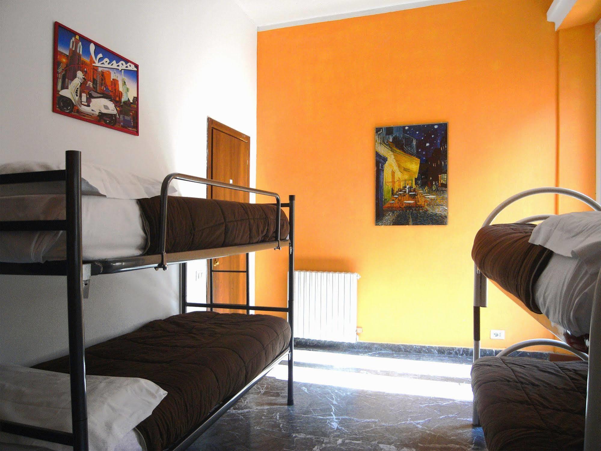 Hostel California Milaan Buitenkant foto