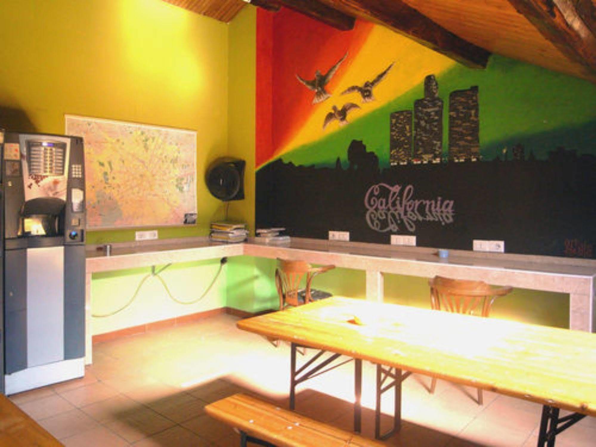 Hostel California Milaan Buitenkant foto